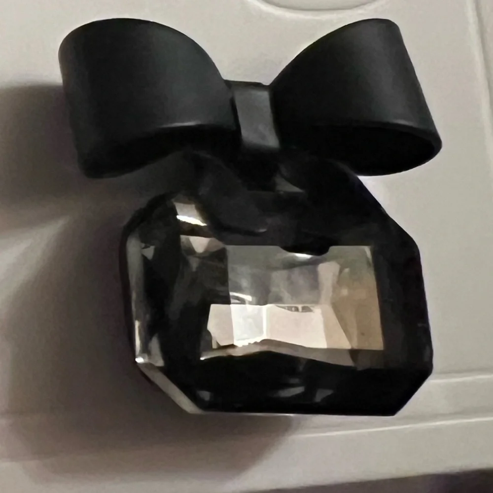 Chic Black Bow Earrings - Picture 3 of 4